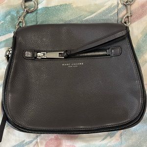 Marc Jacobs Recruit Nomad saddlebag in Shadow